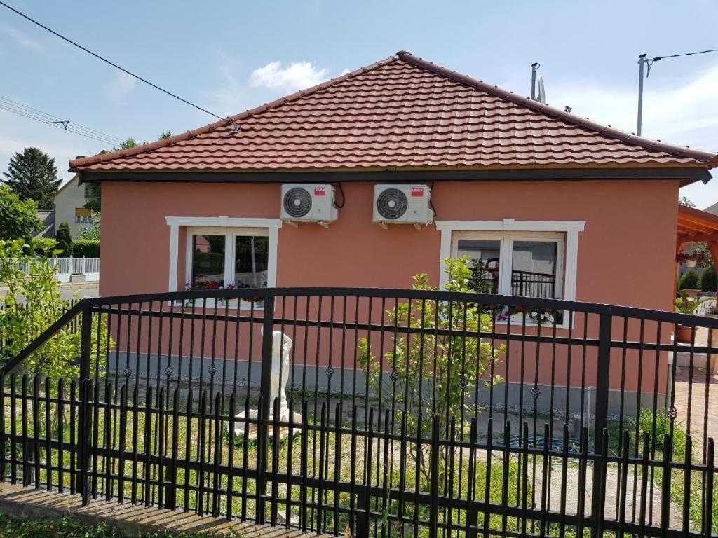 Rajmund Vendeghaz Vila Balatonkeresztúr Exterior foto